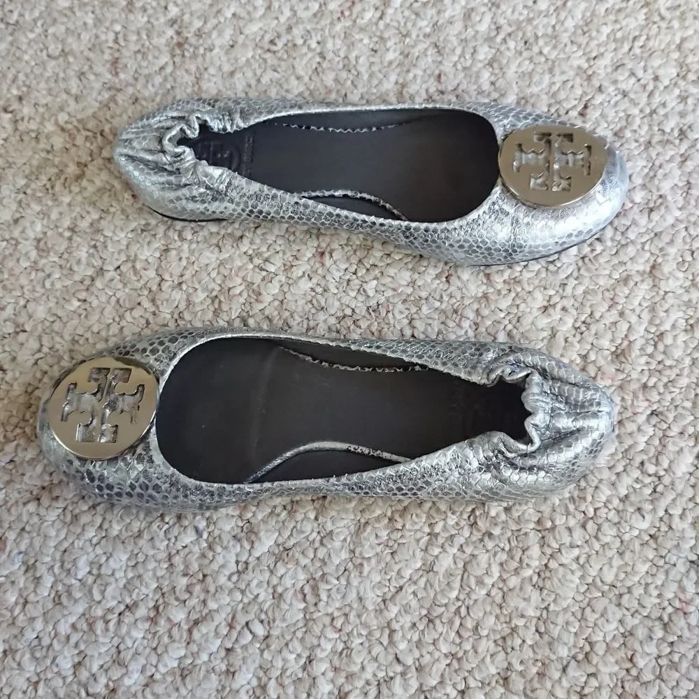 Tory Burch gray Leather Ballet Flat in gray/silver size 6.5